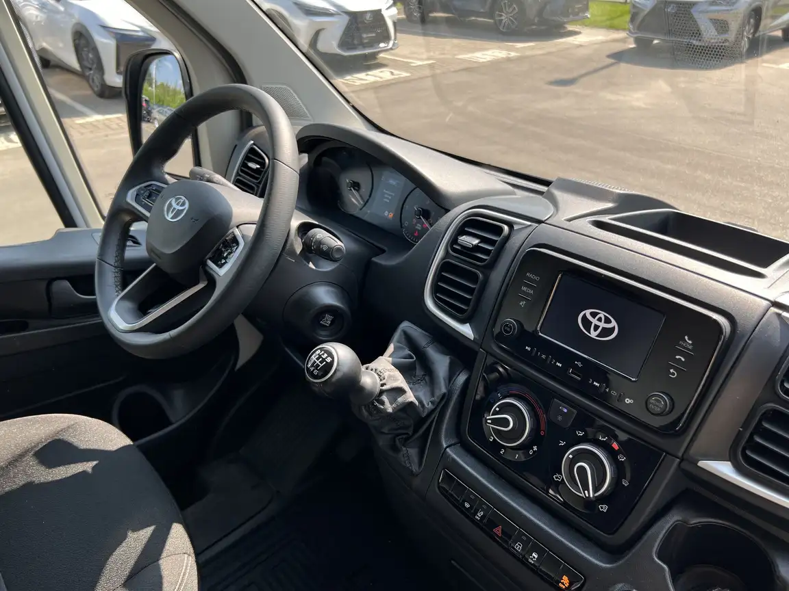 TOYOTA PROACE