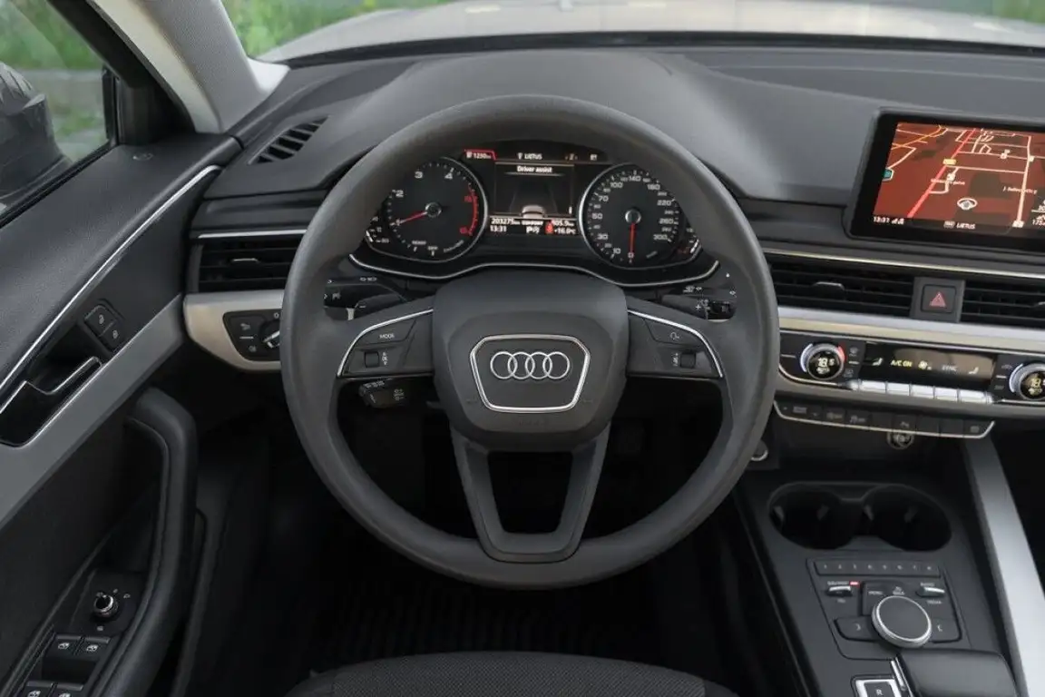 AUDI A4
