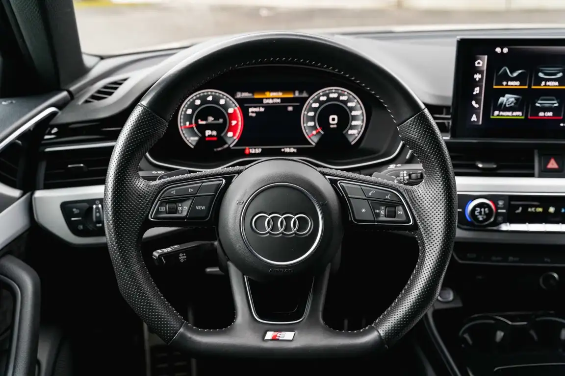 AUDI A4