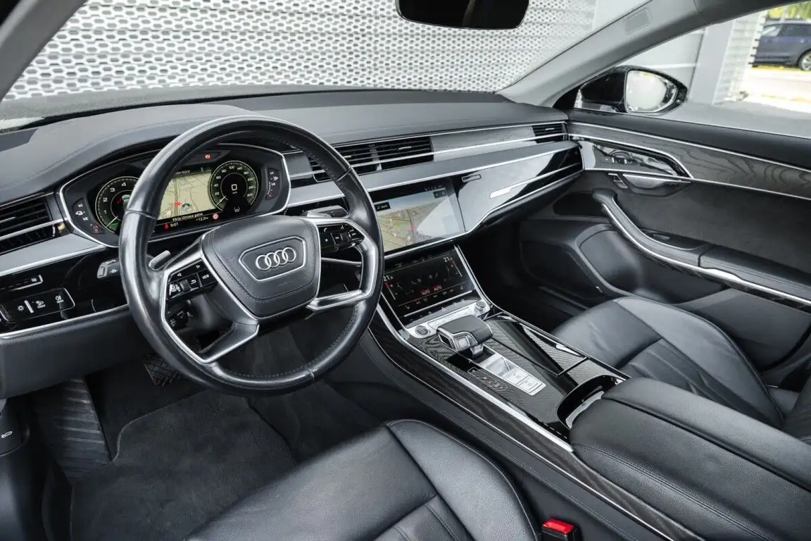 AUDI A8