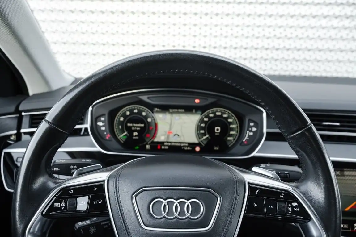AUDI A8