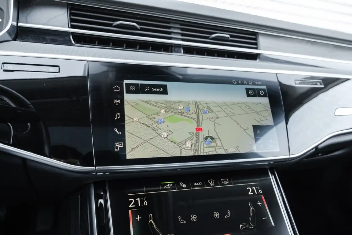 AUDI A8