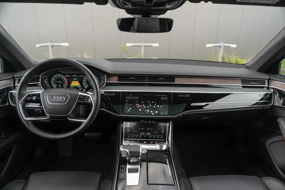 AUDI A8