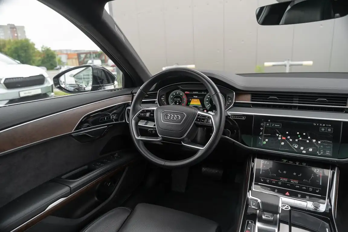 AUDI A8