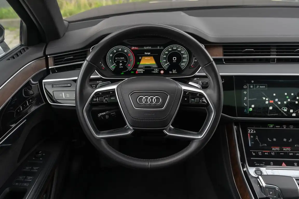 AUDI A8