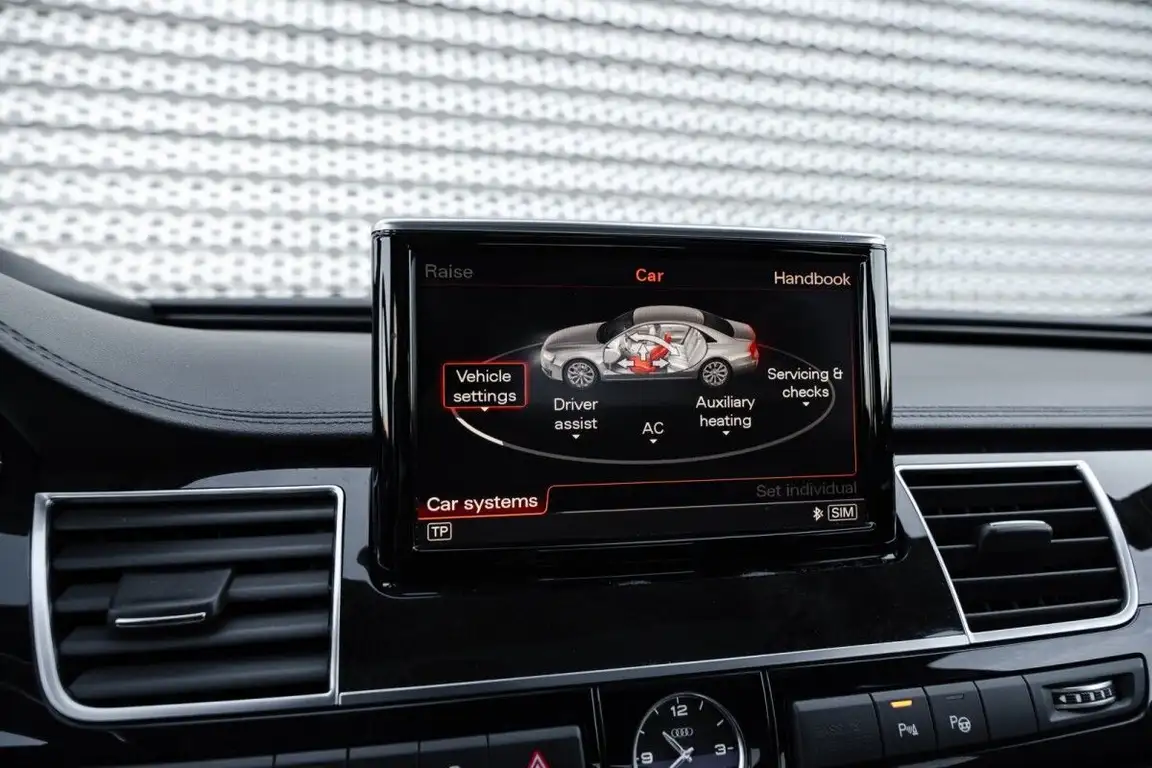 AUDI A8