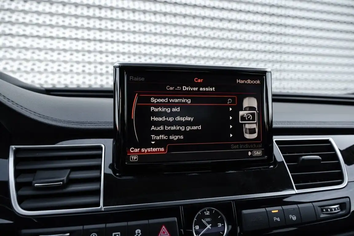 AUDI A8