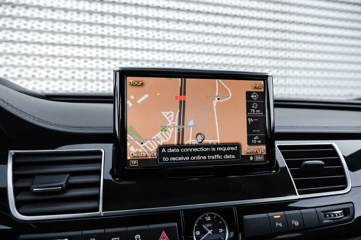AUDI A8