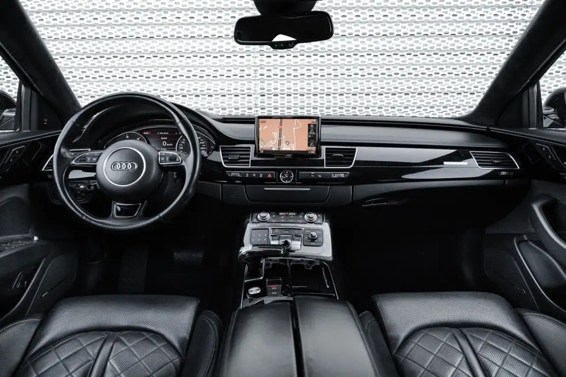 AUDI A8