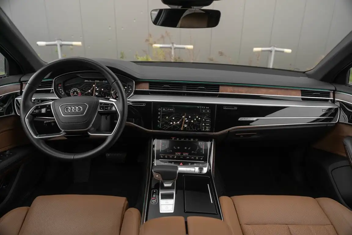 AUDI A8