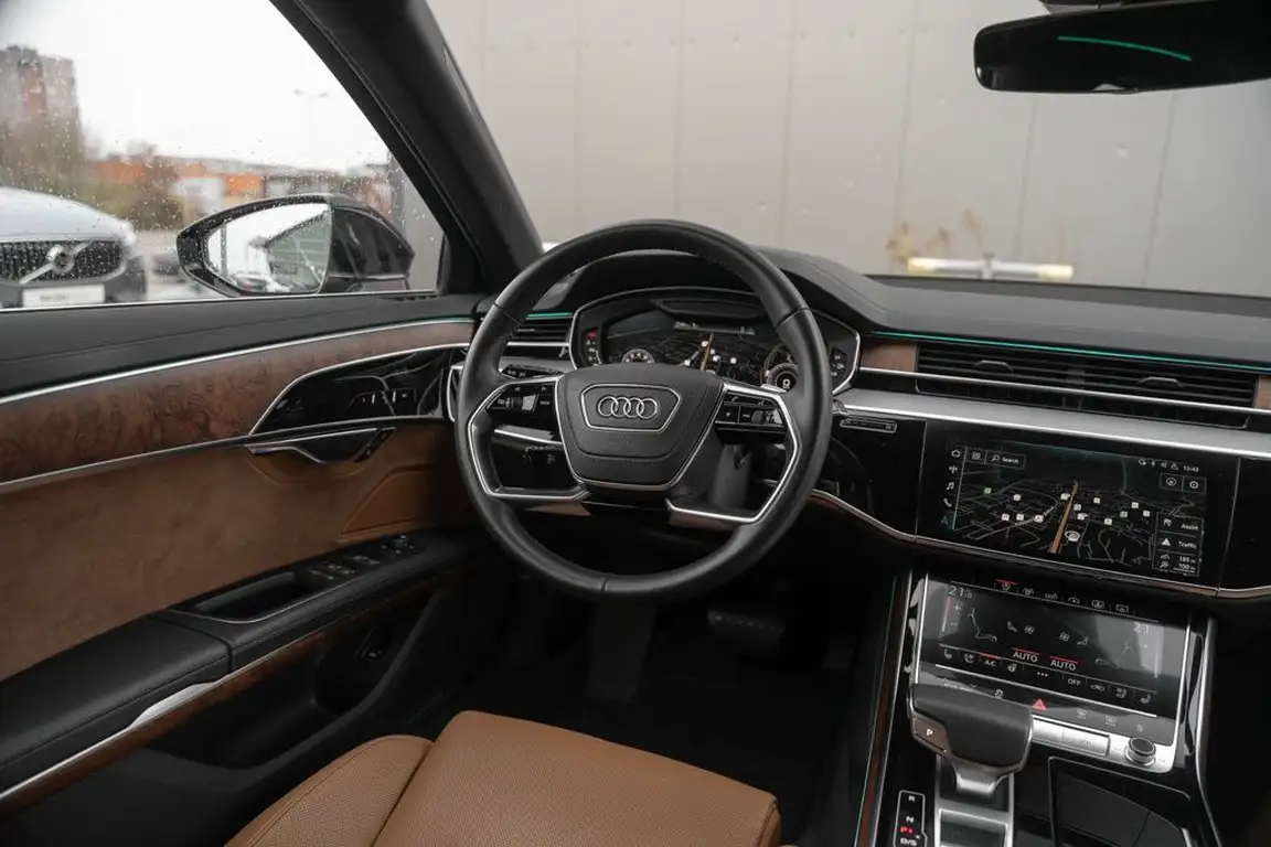 AUDI A8