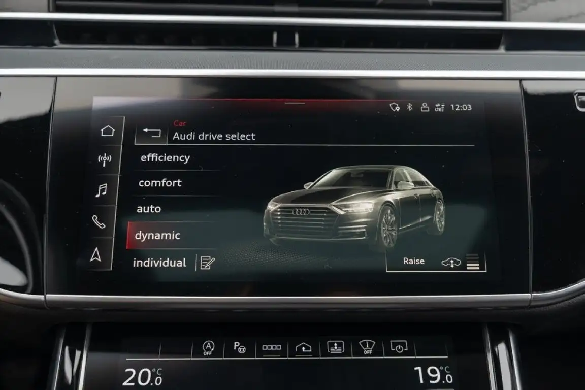 AUDI A8