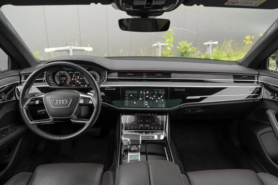 AUDI A8