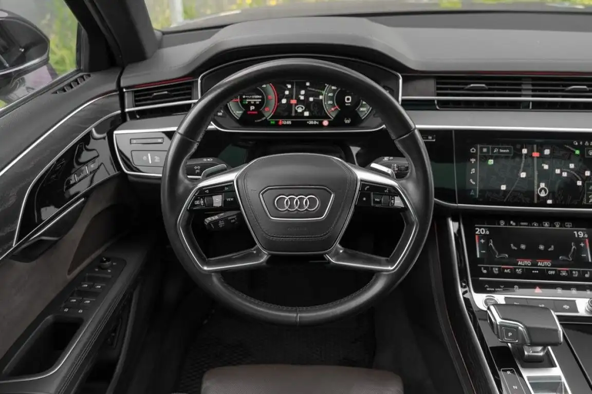 AUDI A8