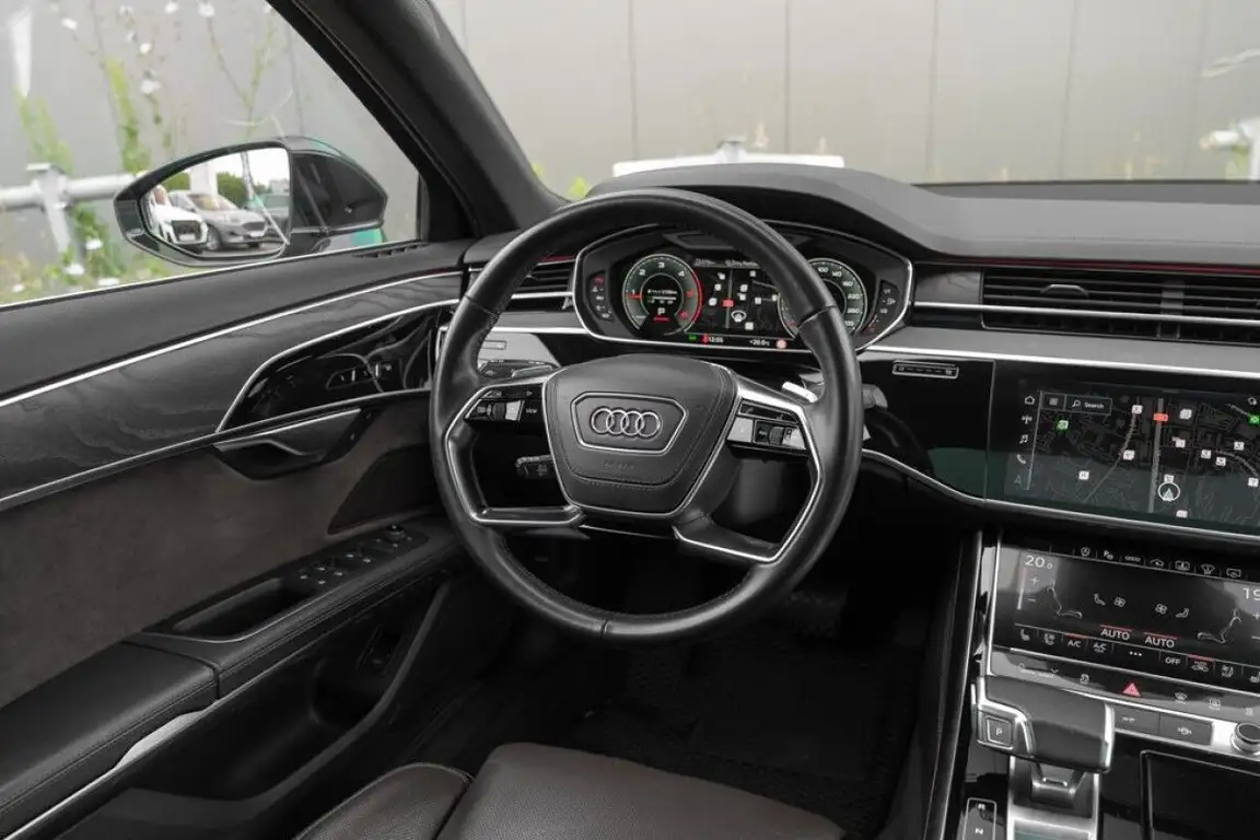 AUDI A8