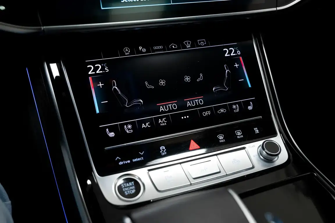AUDI A8