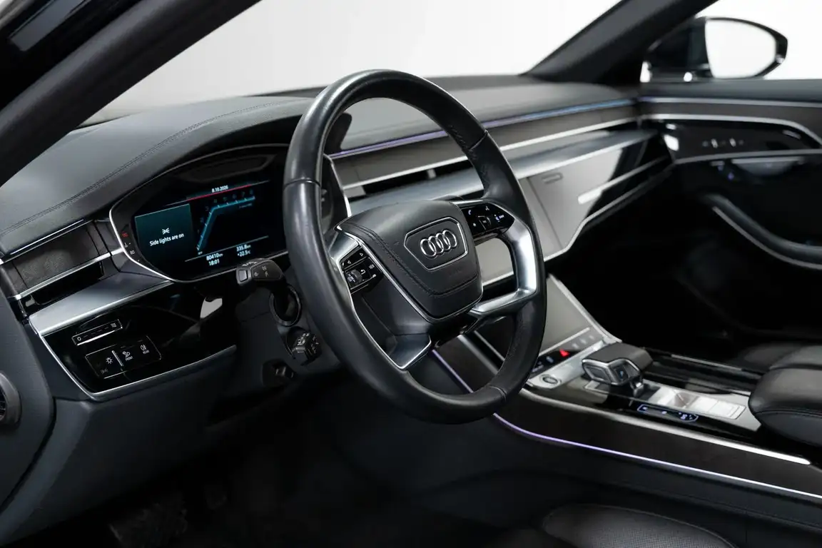 AUDI A8