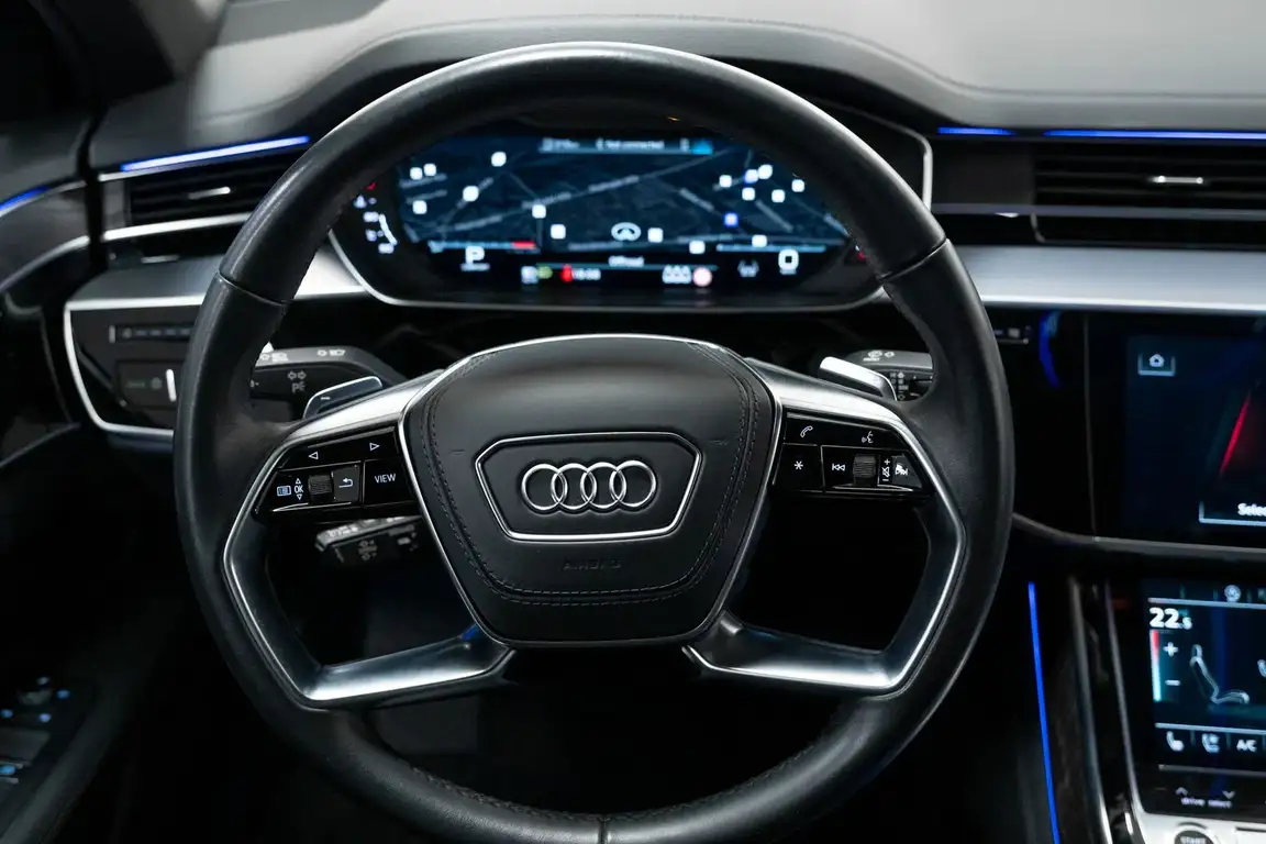 AUDI A8