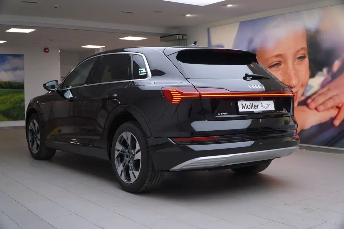 AUDI E-TRON
