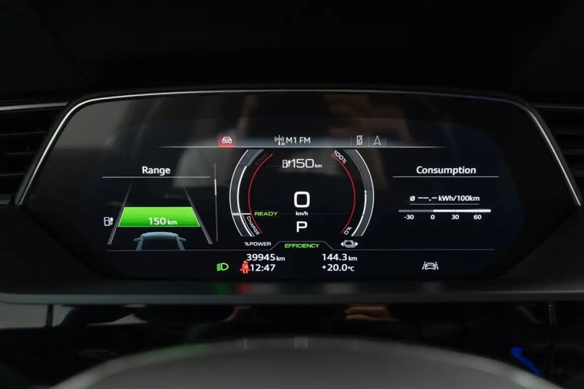 AUDI E-TRON