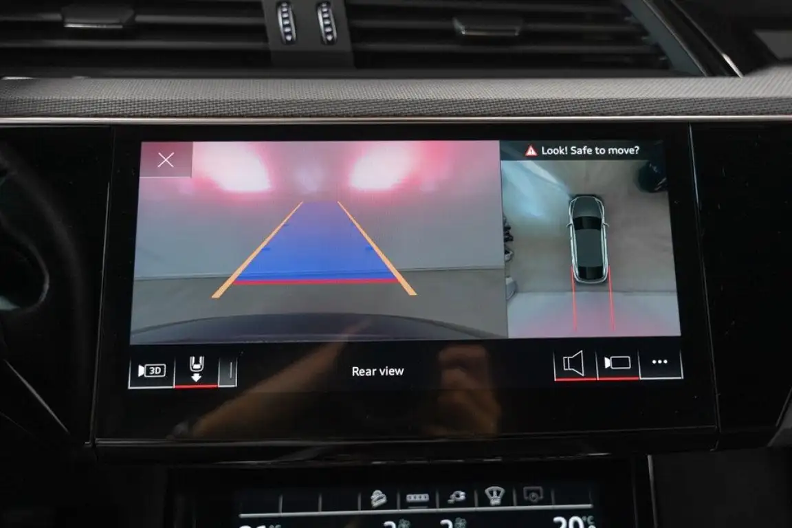 AUDI E-TRON