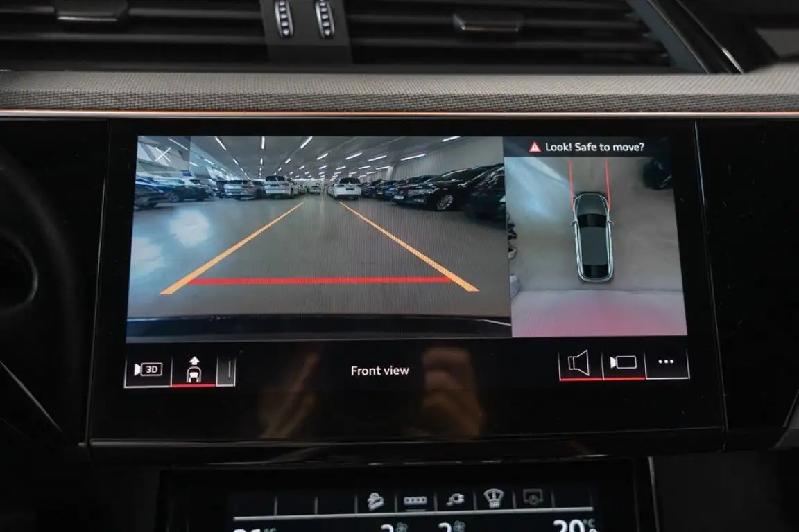 AUDI E-TRON