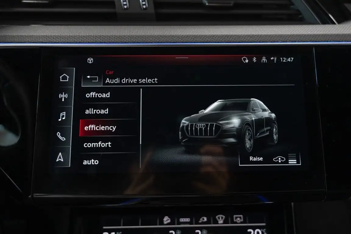 AUDI E-TRON