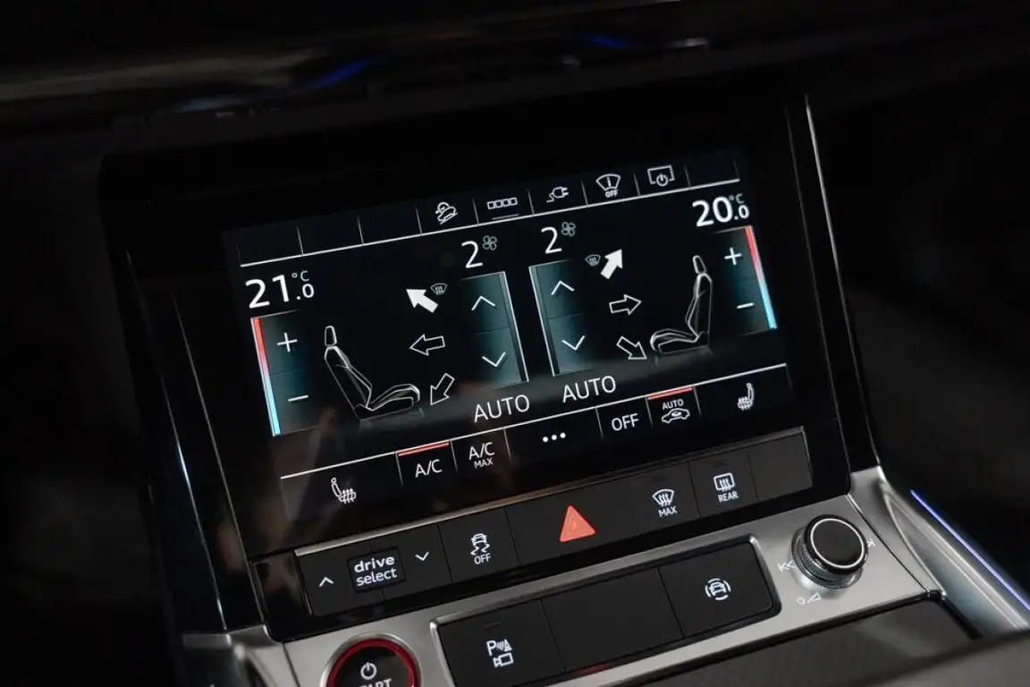 AUDI E-TRON