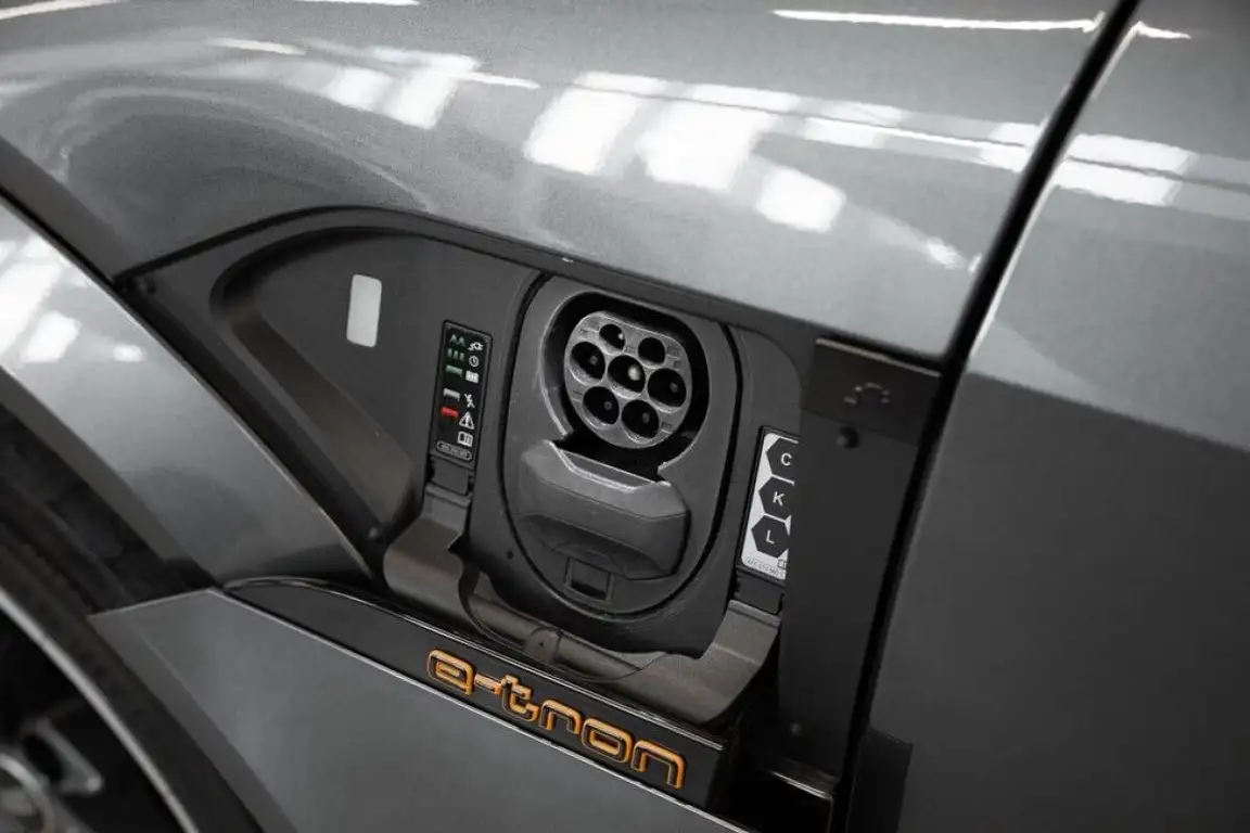 AUDI E-TRON