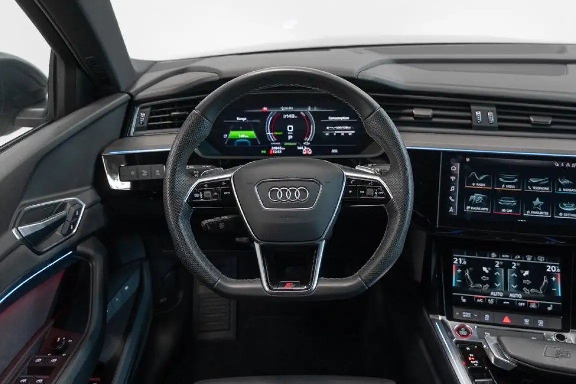AUDI E-TRON