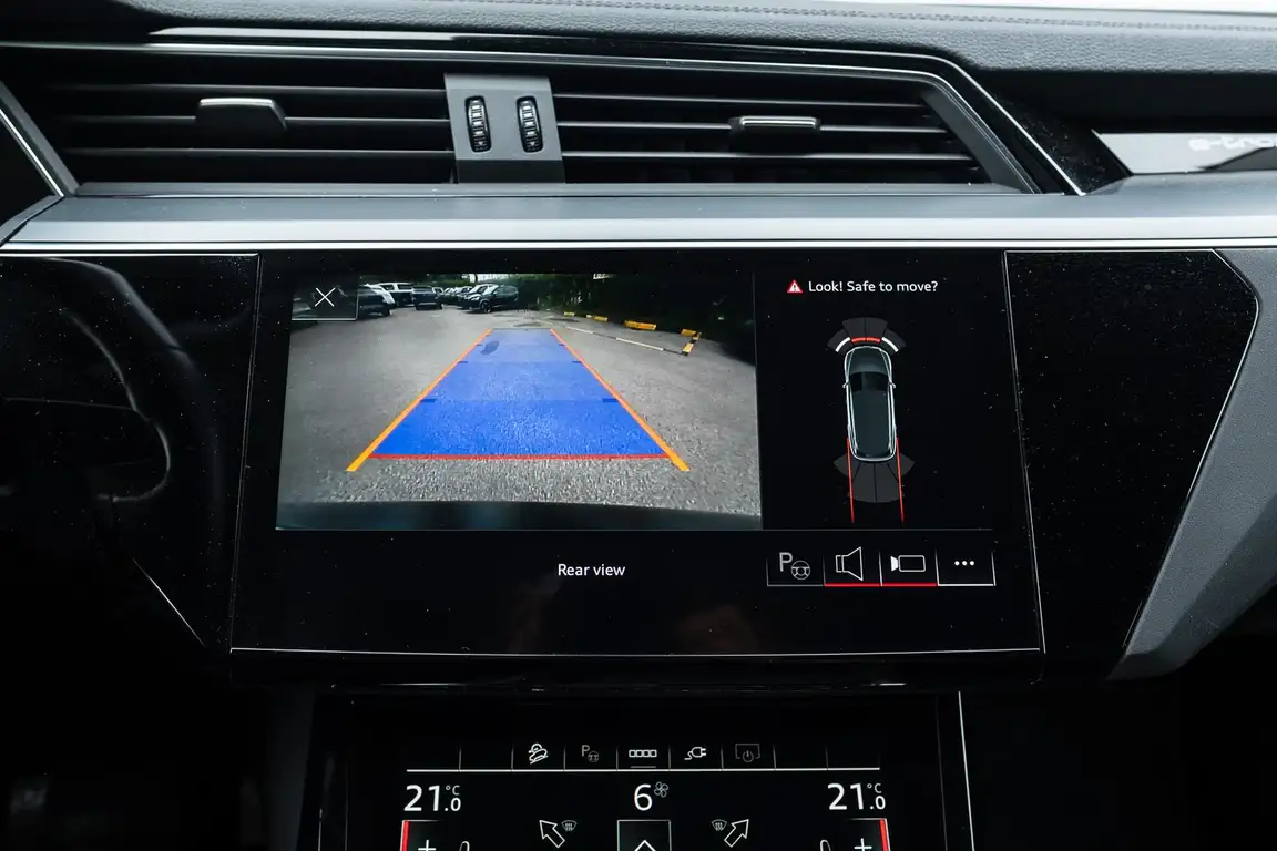 AUDI E-TRON