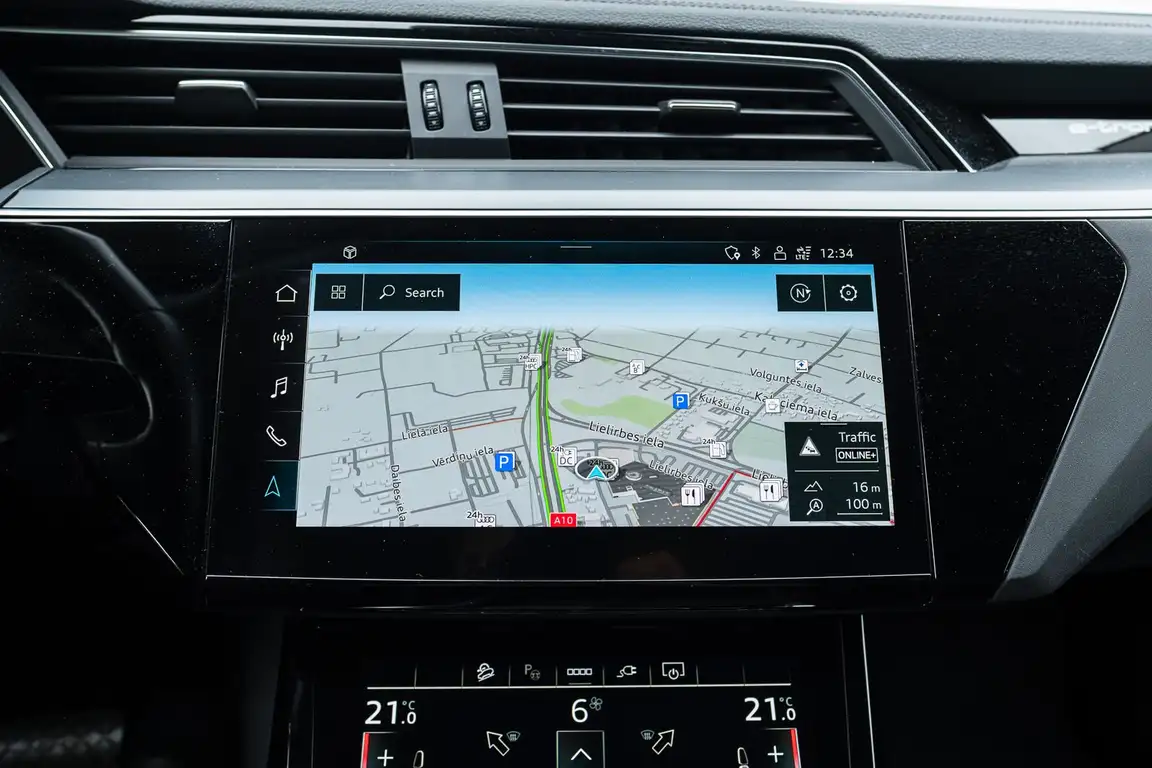 AUDI E-TRON