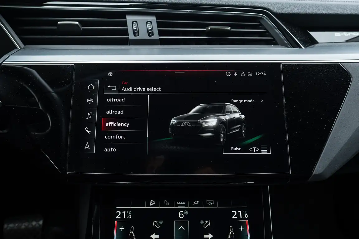AUDI E-TRON