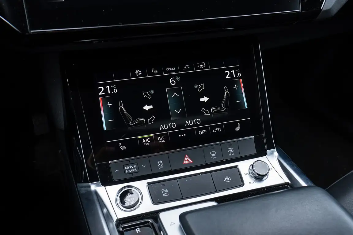 AUDI E-TRON