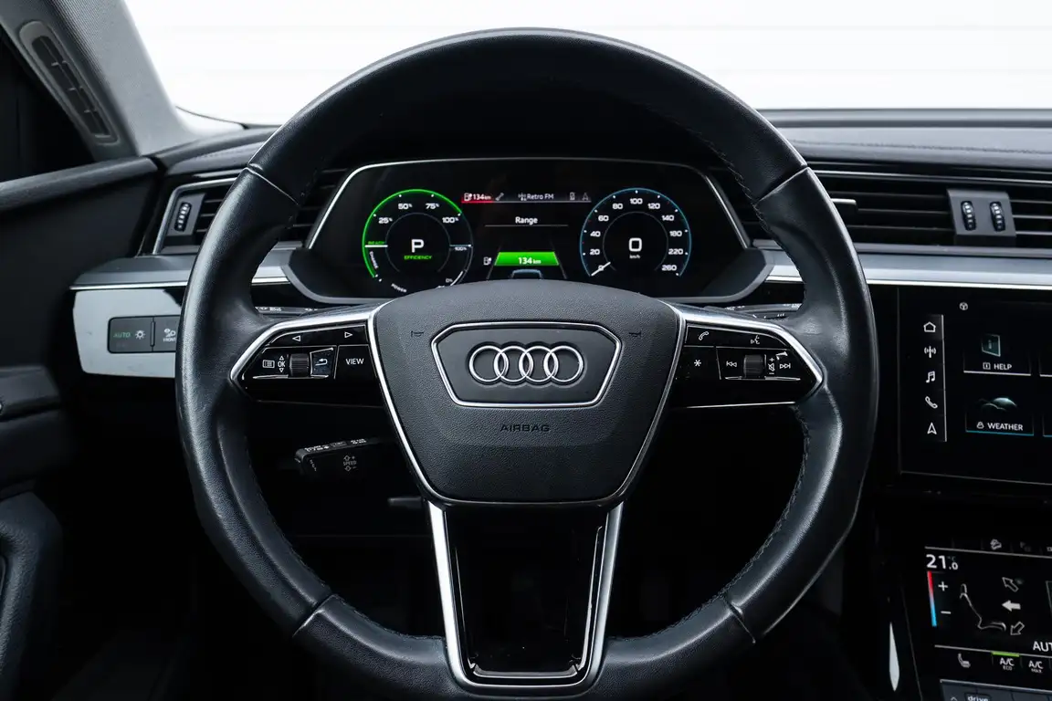AUDI E-TRON
