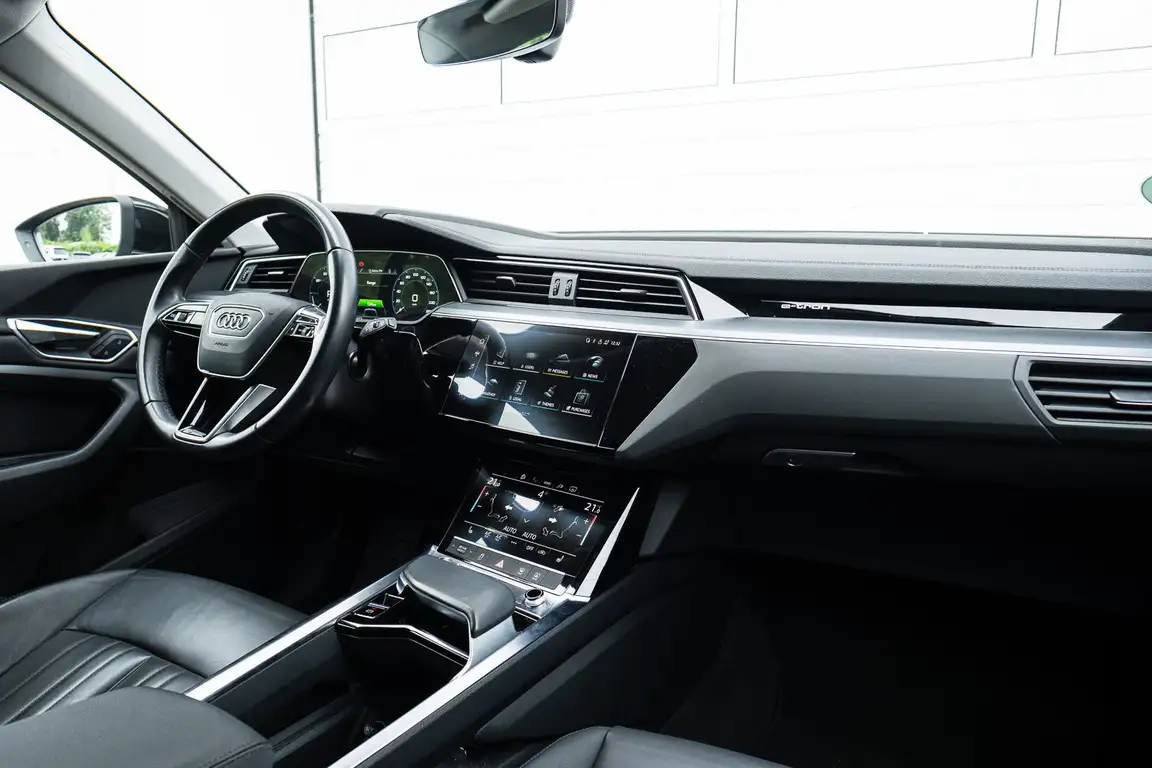 AUDI E-TRON