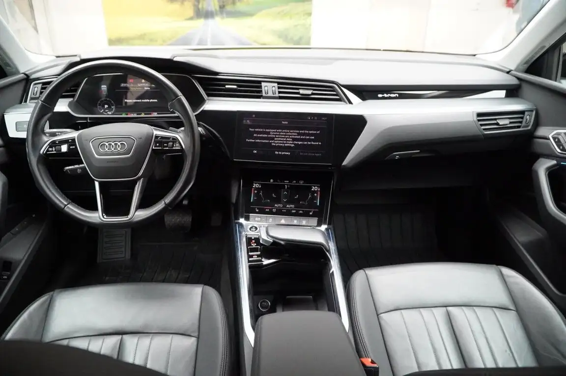 AUDI E-TRON