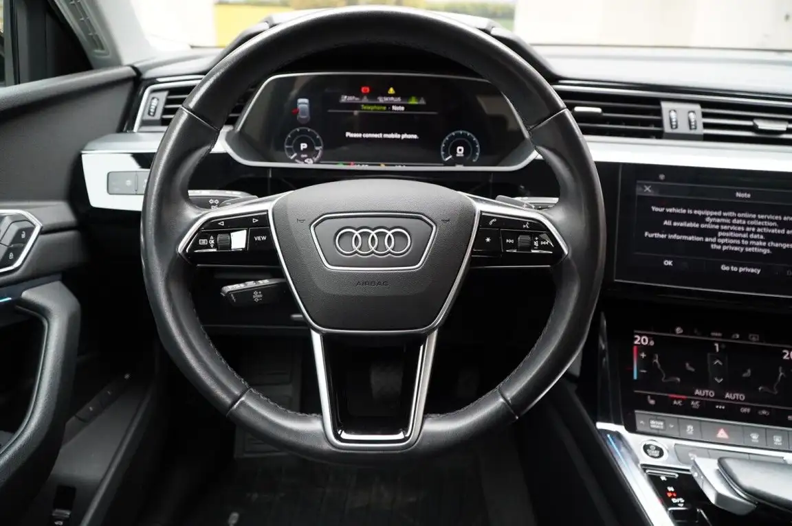 AUDI E-TRON