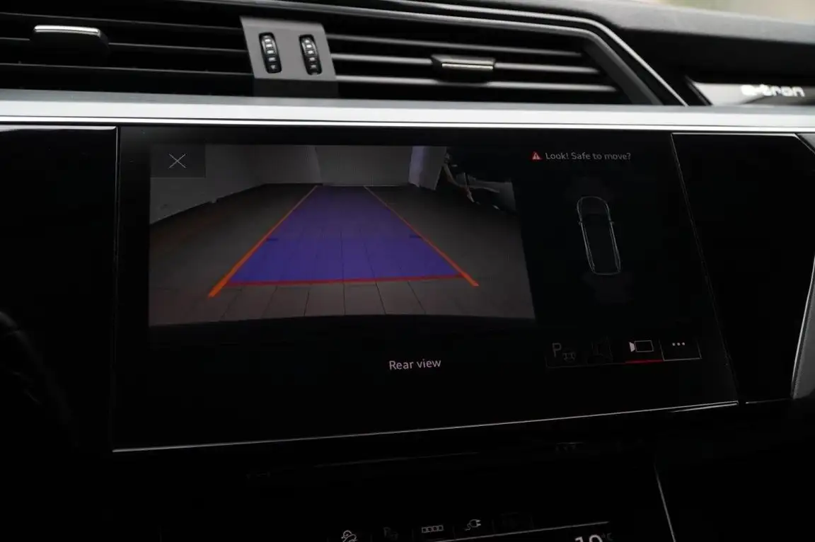 AUDI E-TRON