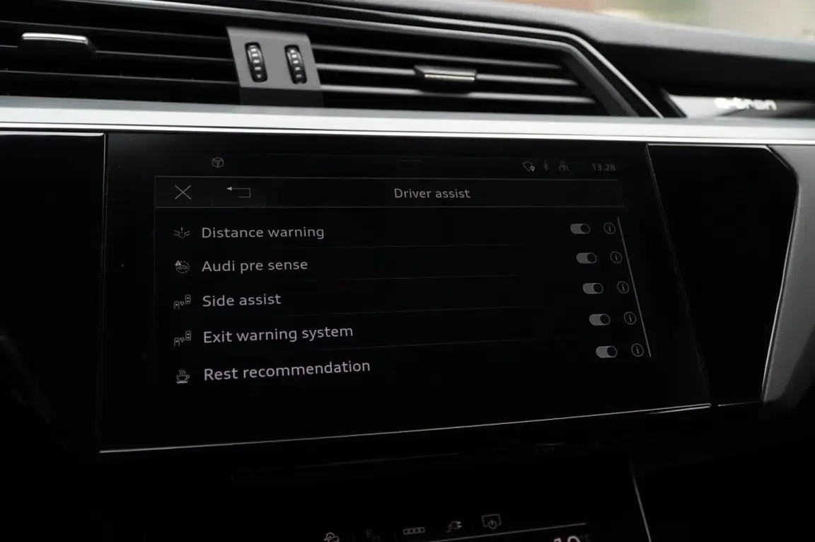 AUDI E-TRON