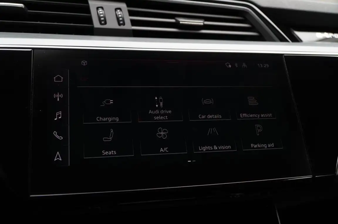 AUDI E-TRON