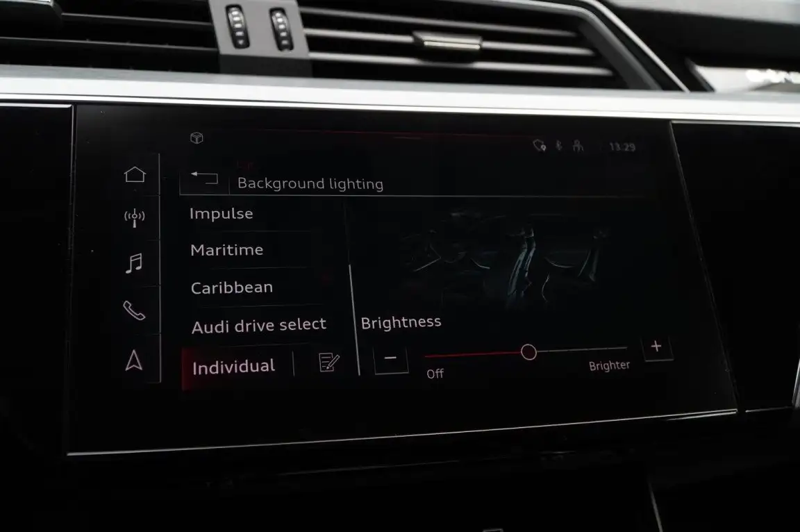 AUDI E-TRON
