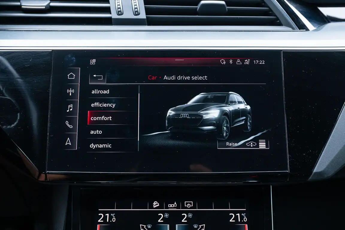AUDI E-TRON