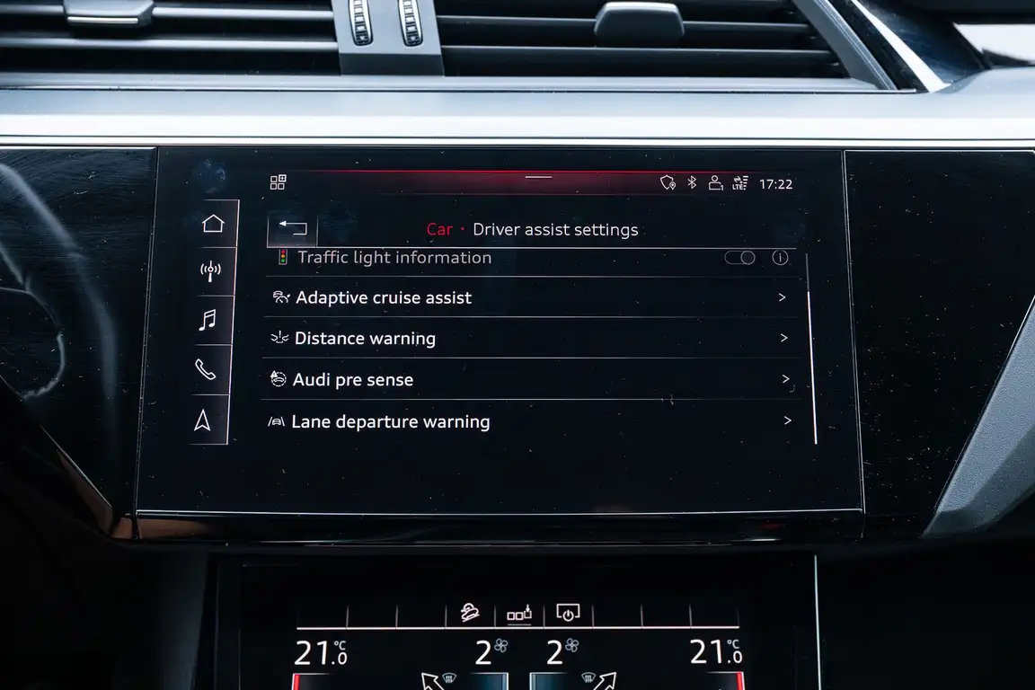 AUDI E-TRON