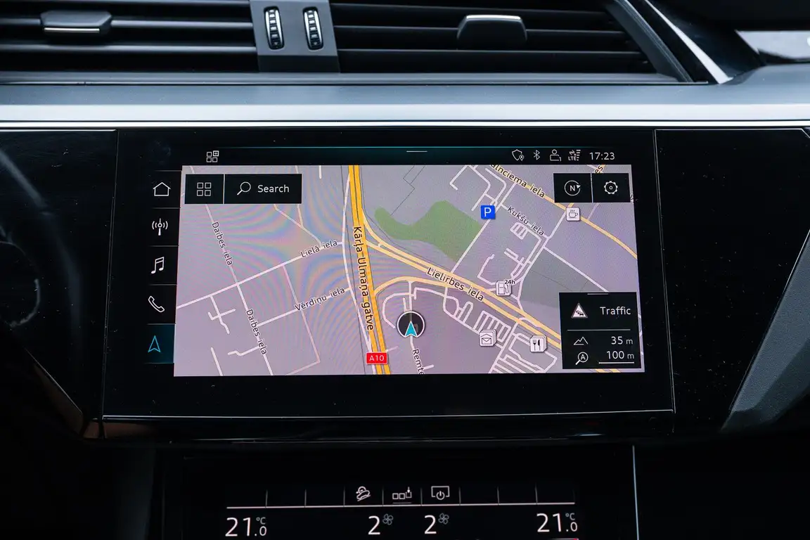 AUDI E-TRON