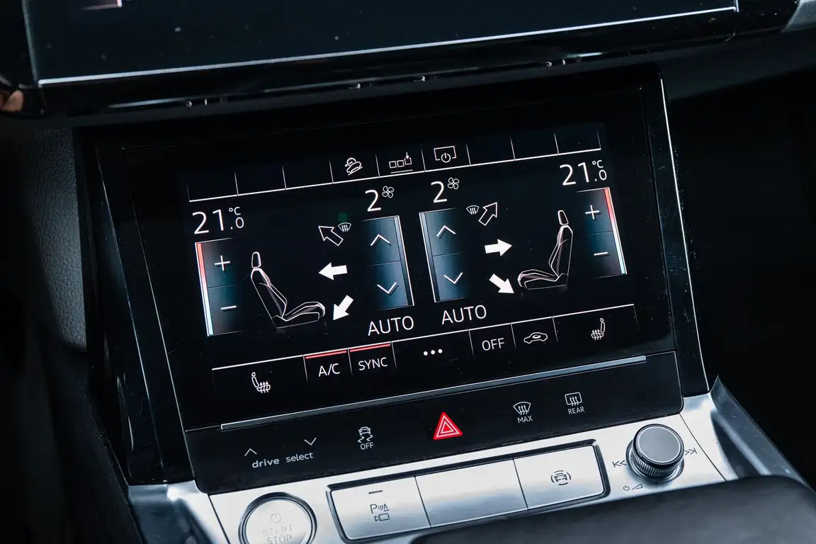 AUDI E-TRON