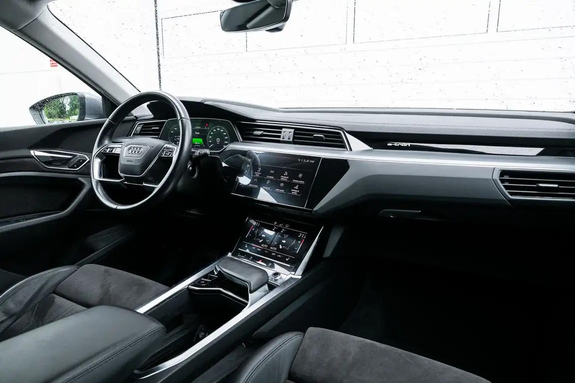 AUDI E-TRON