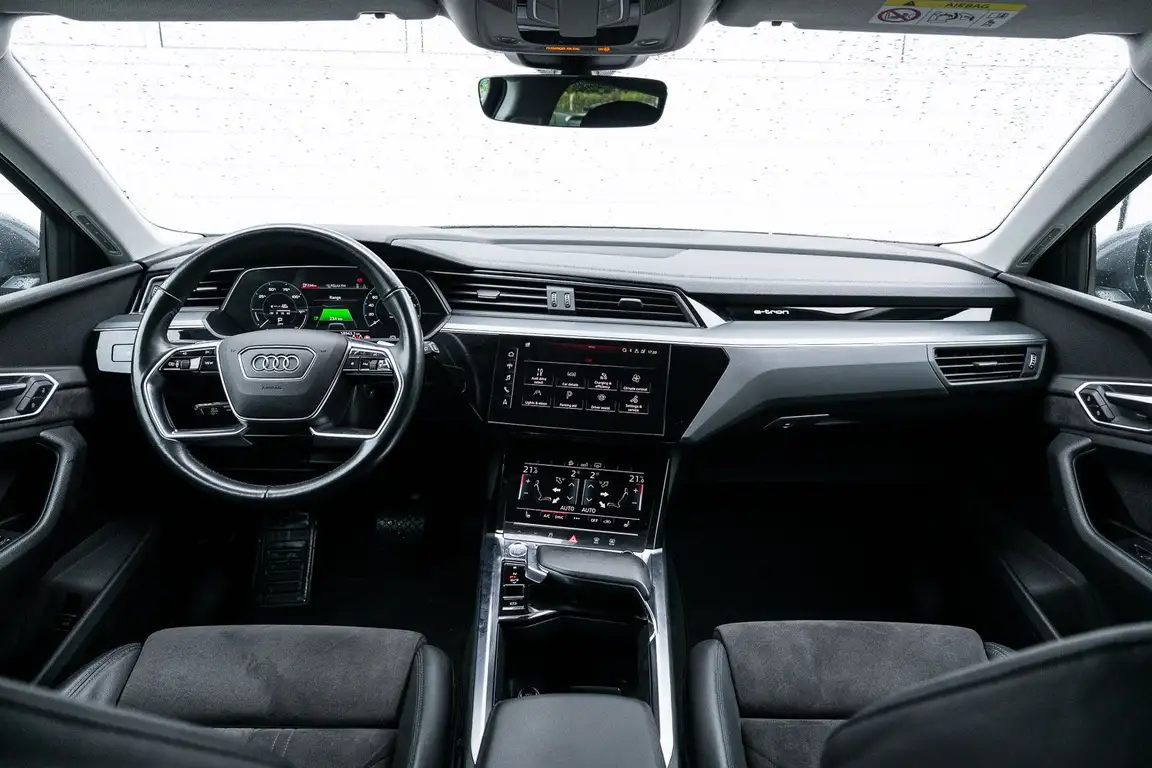 AUDI E-TRON