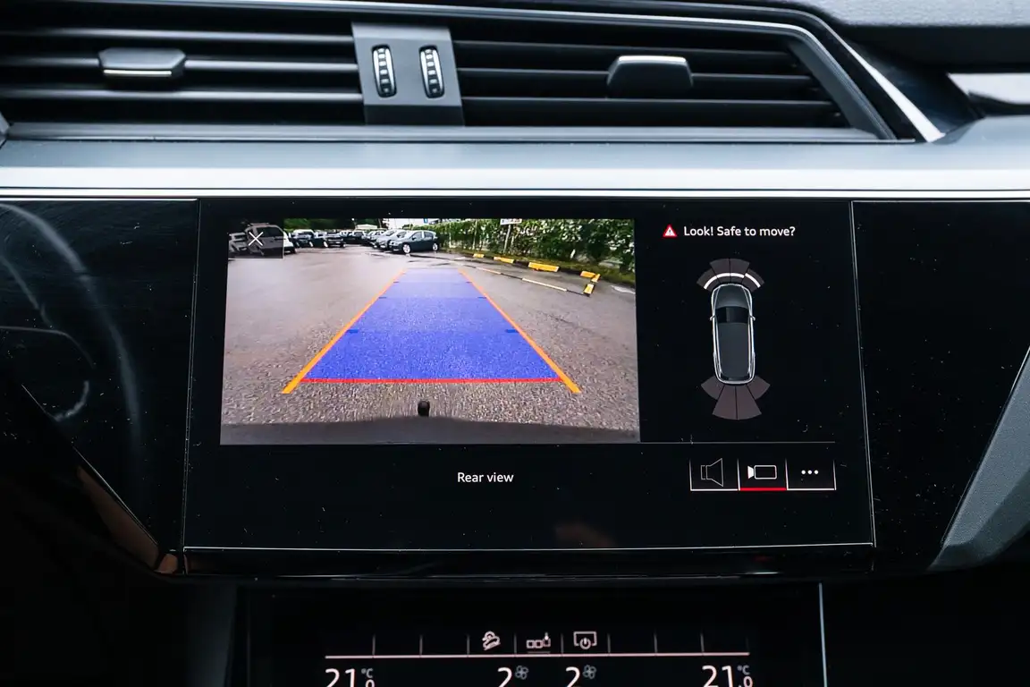 AUDI E-TRON