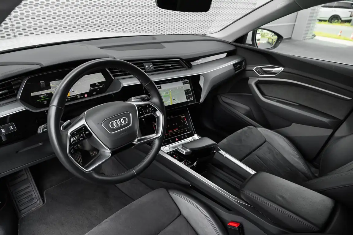 AUDI E-TRON